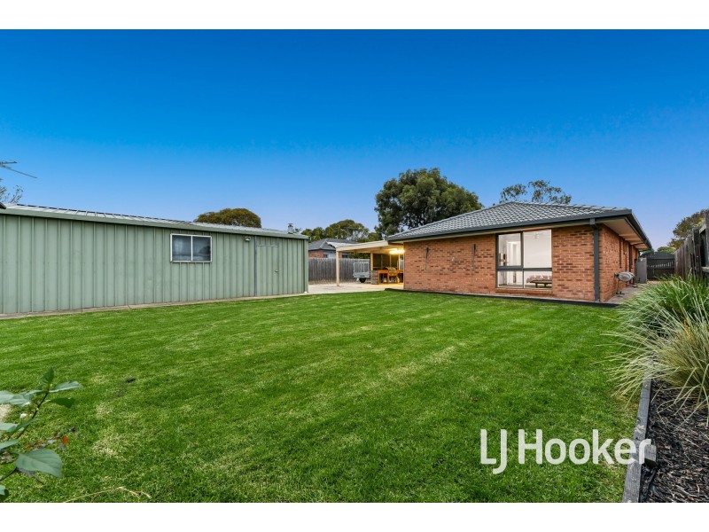 21 Bluegrass Crescent, Pakenham VIC 3810