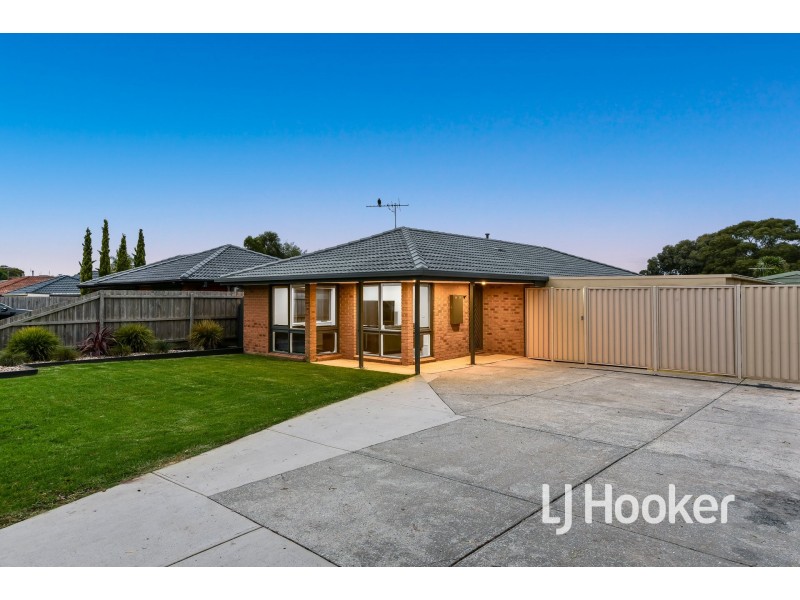 21 Bluegrass Crescent, Pakenham VIC 3810
