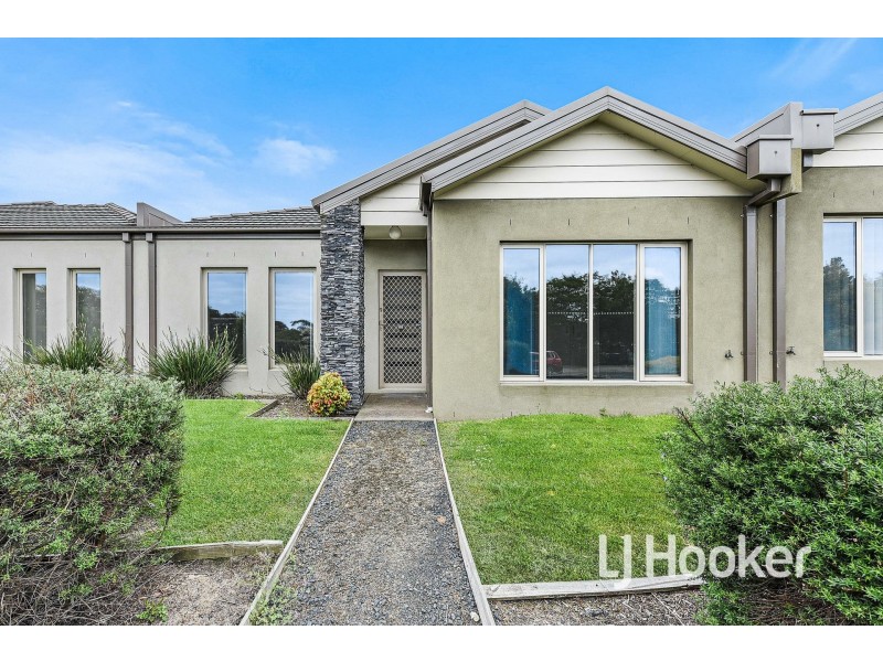 9 McClenaghan Place, Pakenham VIC 3810