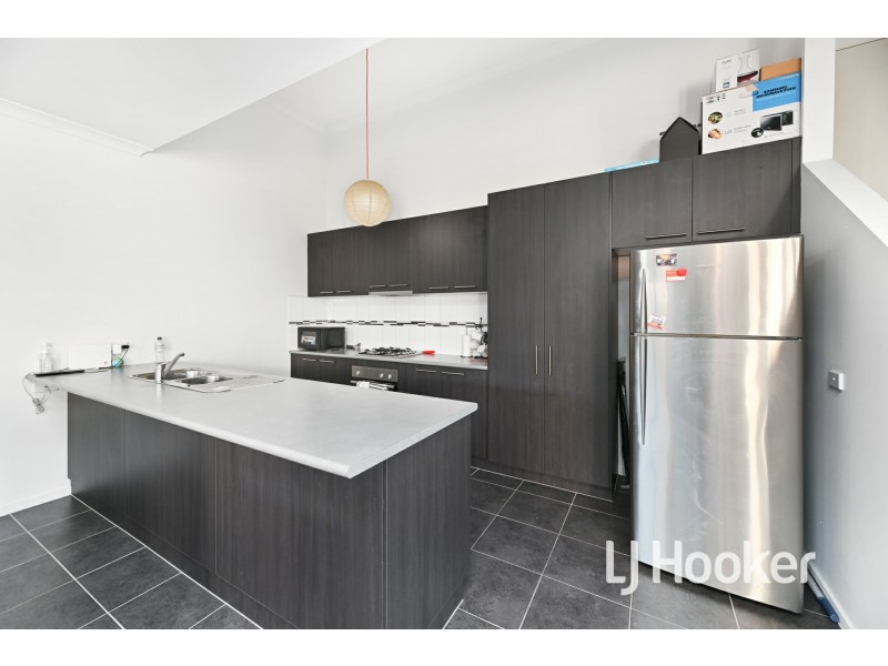 9 McClenaghan Place, Pakenham VIC 3810