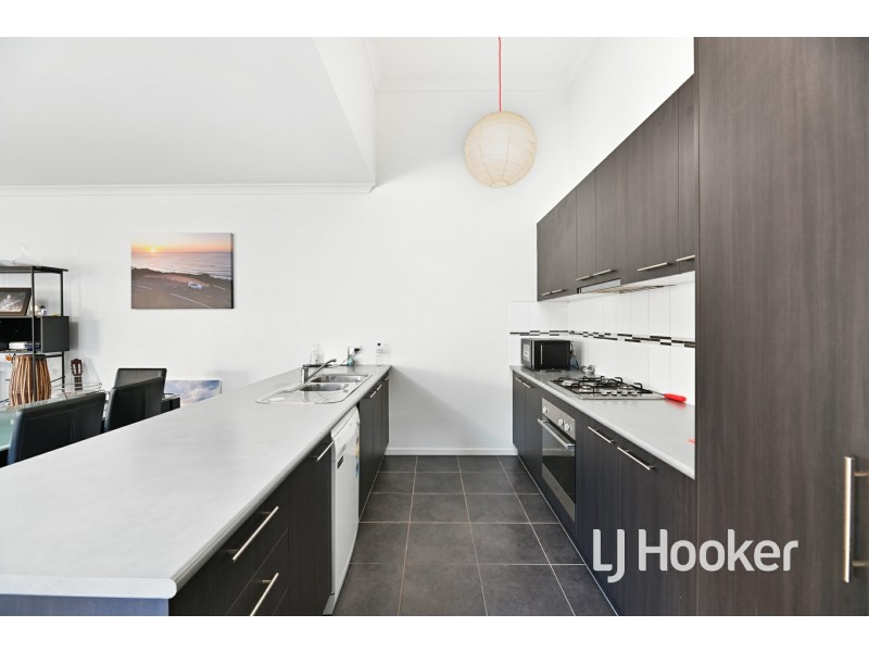 9 McClenaghan Place, Pakenham VIC 3810