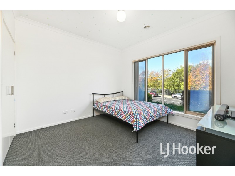 9 McClenaghan Place, Pakenham VIC 3810