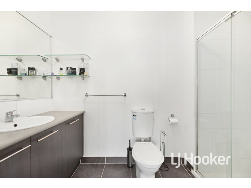 9 McClenaghan Place, Pakenham VIC 3810