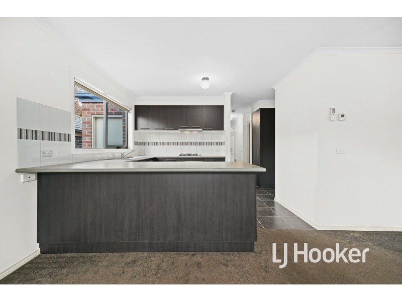 24/107 Army Road, Pakenham VIC 3810