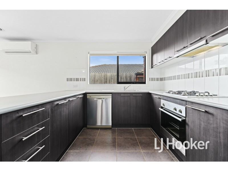 24/107 Army Road, Pakenham VIC 3810