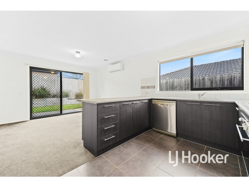 24/107 Army Road, Pakenham VIC 3810
