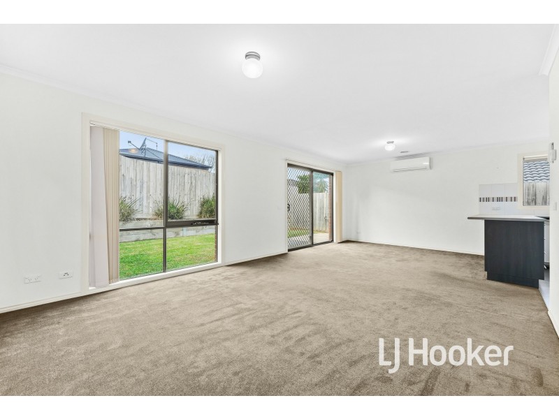 24/107 Army Road, Pakenham VIC 3810