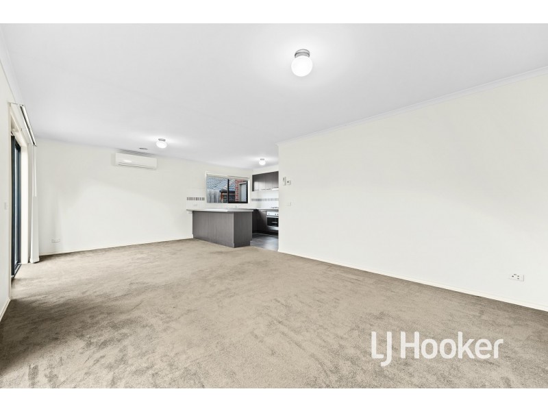 24/107 Army Road, Pakenham VIC 3810
