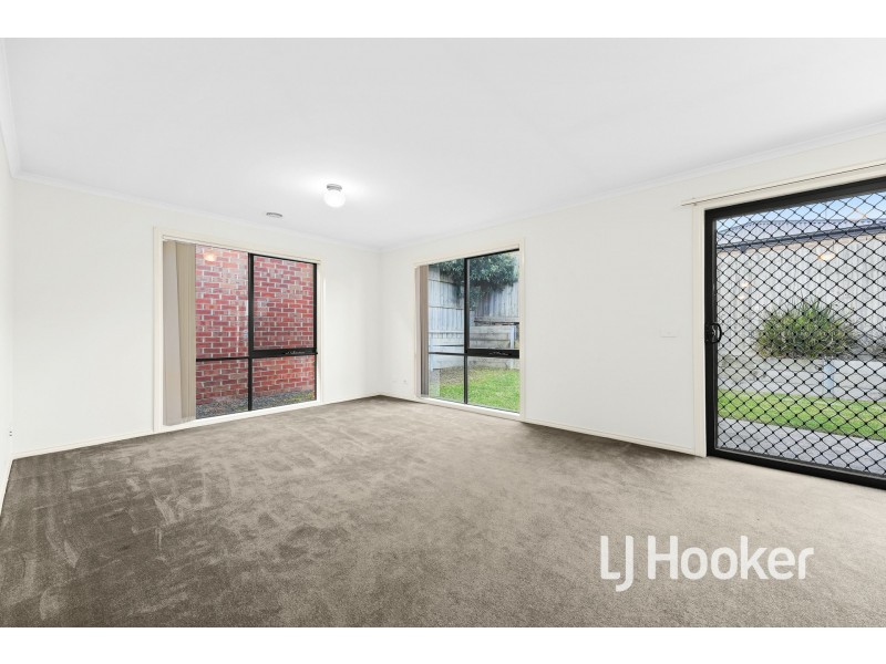 24/107 Army Road, Pakenham VIC 3810