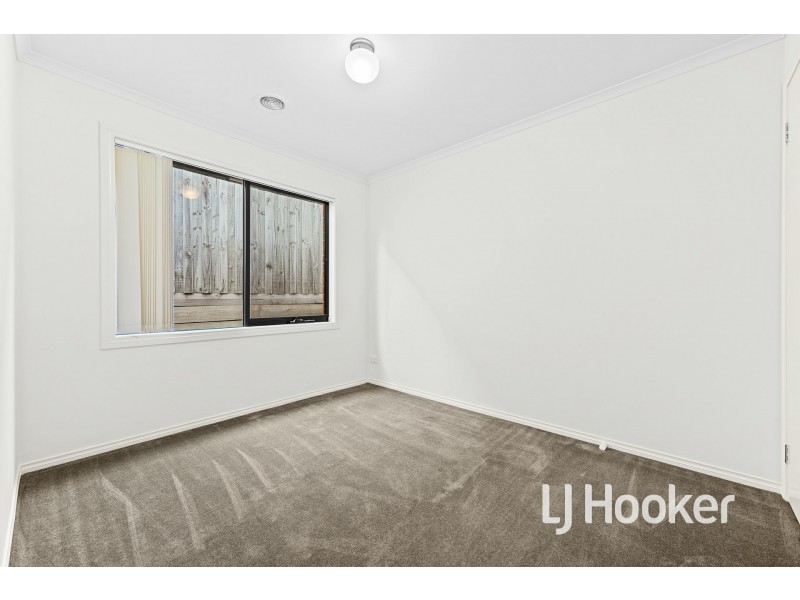 24/107 Army Road, Pakenham VIC 3810