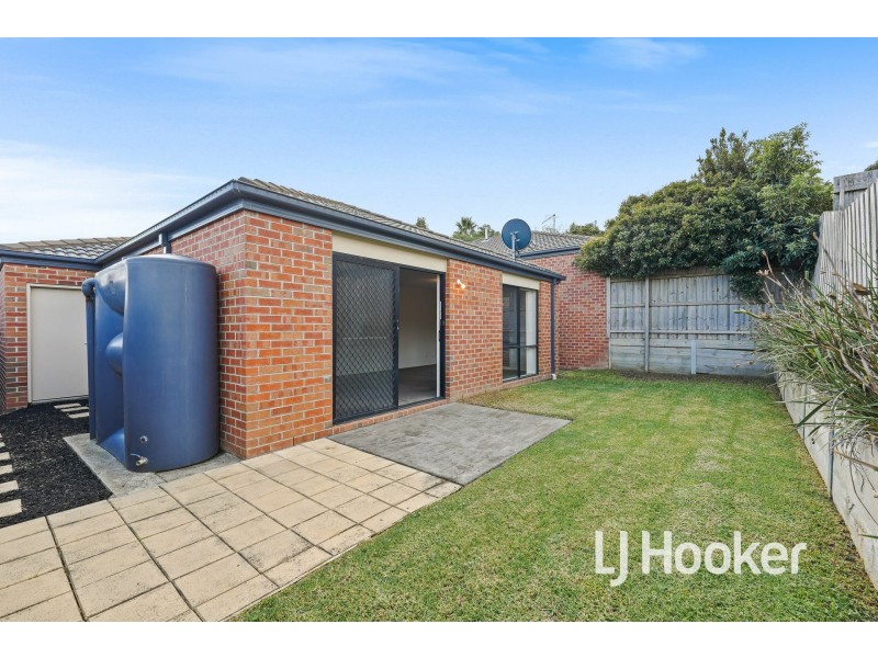 24/107 Army Road, Pakenham VIC 3810