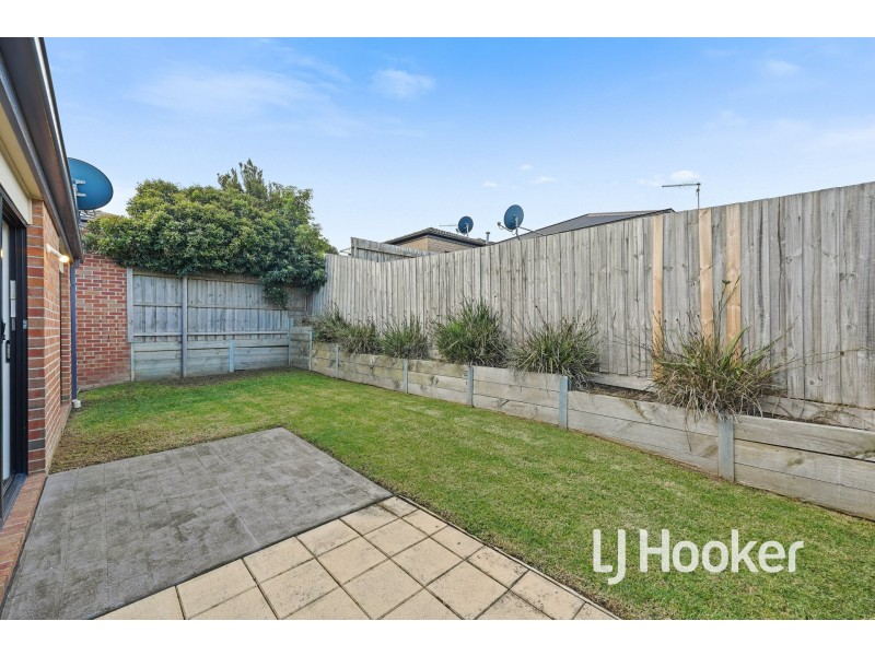 24/107 Army Road, Pakenham VIC 3810