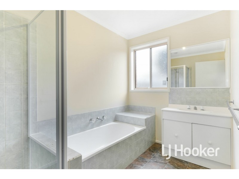 58 Balmoral Way, Pakenham VIC 3810