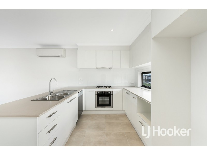 33 Rubus Way, Pakenham VIC 3810
