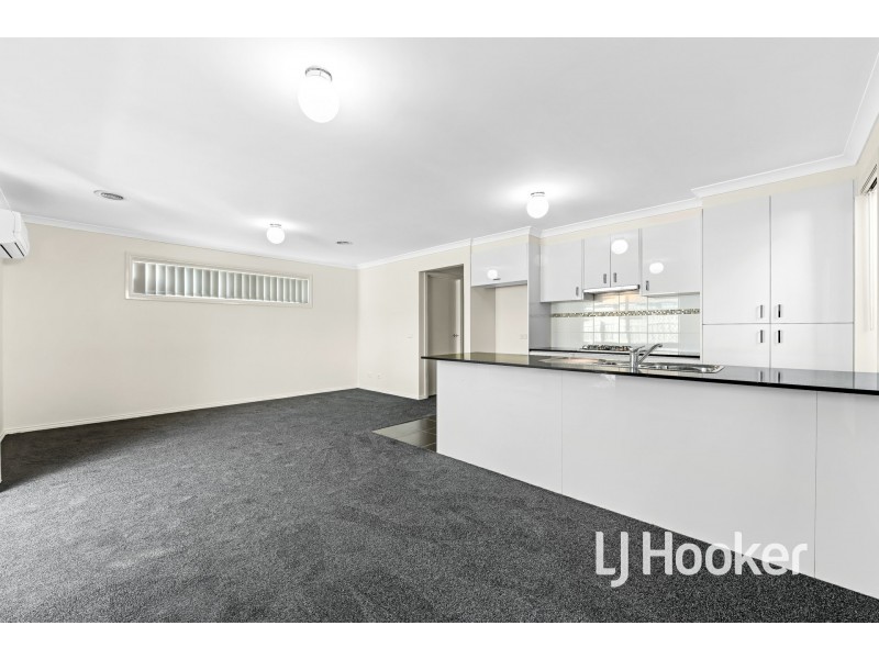3/34 Sir Thomas Drive, Pakenham VIC 3810