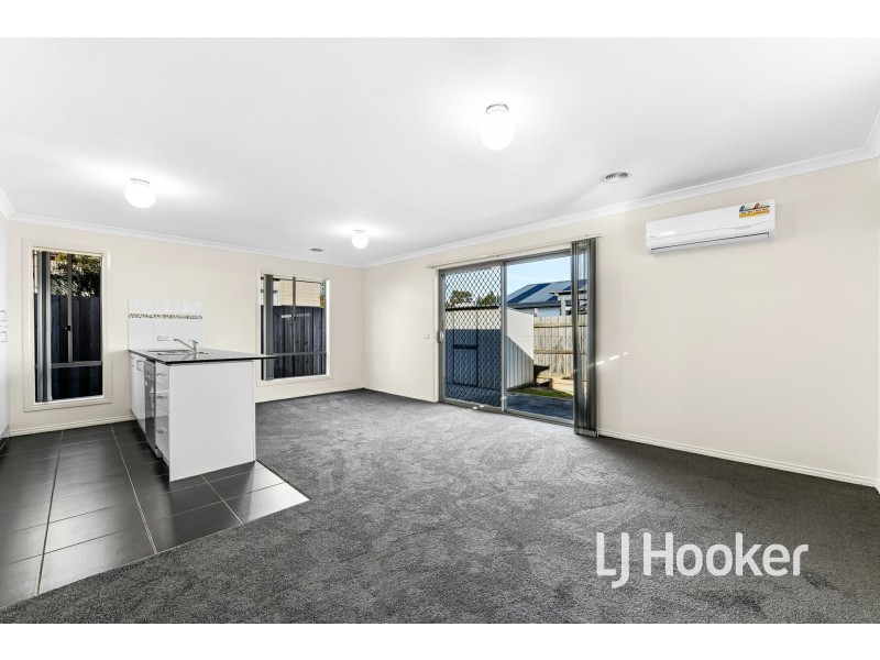 3/34 Sir Thomas Drive, Pakenham VIC 3810