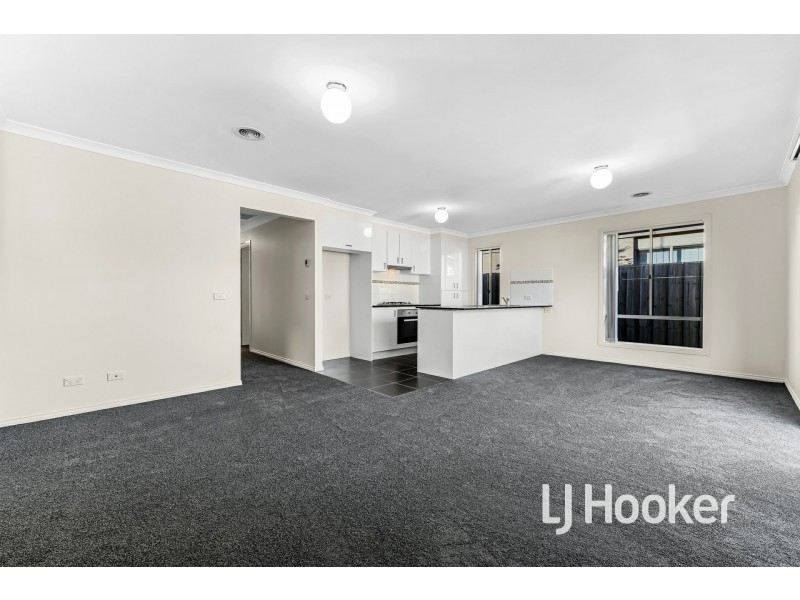 3/34 Sir Thomas Drive, Pakenham VIC 3810