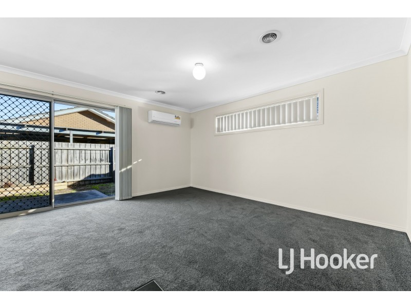 3/34 Sir Thomas Drive, Pakenham VIC 3810