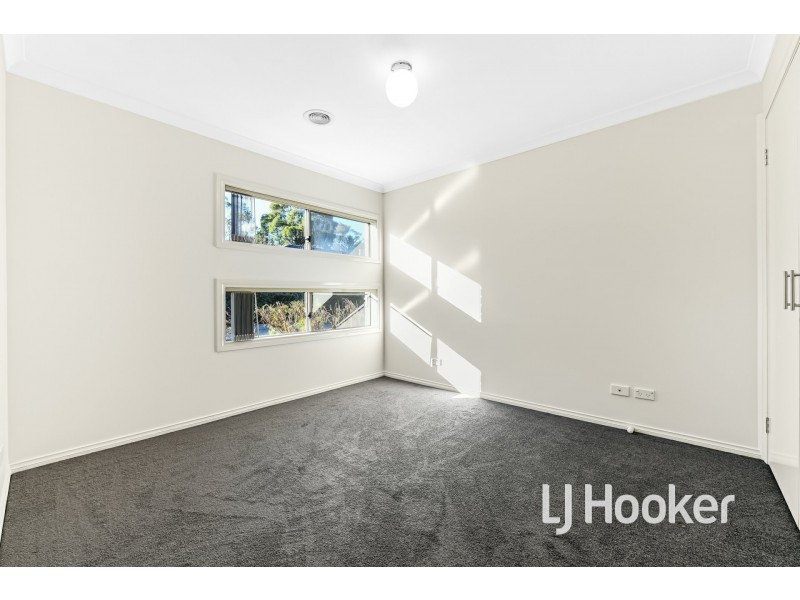 3/34 Sir Thomas Drive, Pakenham VIC 3810