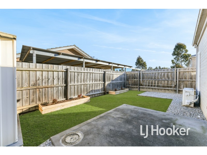 3/34 Sir Thomas Drive, Pakenham VIC 3810
