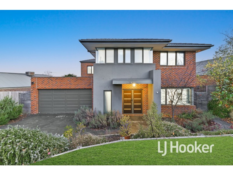 13 Sheldon Drive, Berwick VIC 3806