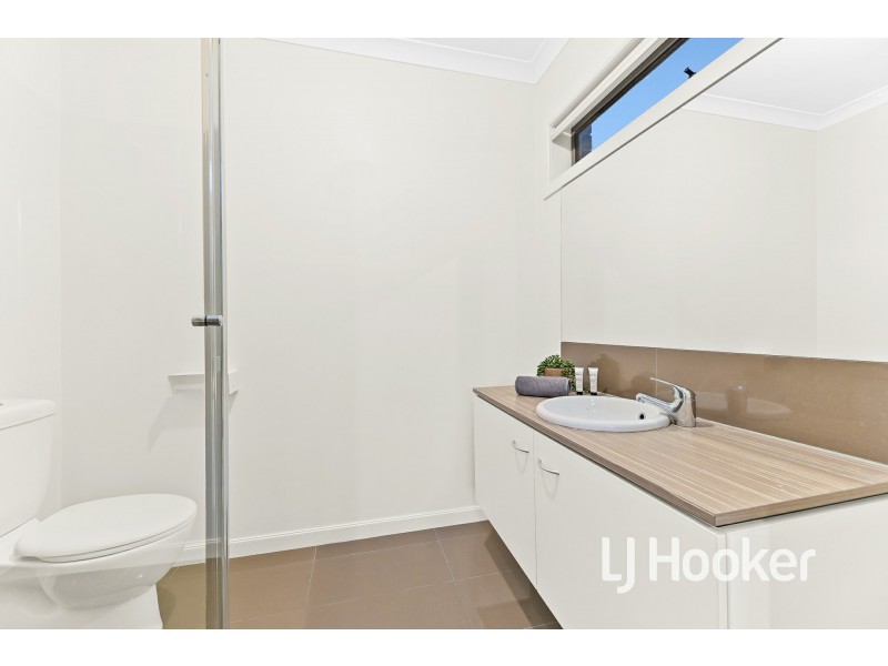 13 Sheldon Drive, Berwick VIC 3806