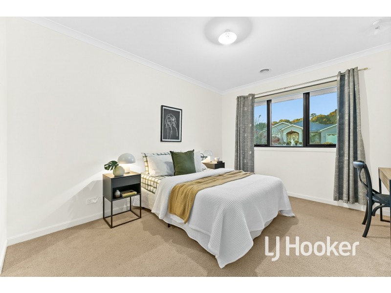 13 Sheldon Drive, Berwick VIC 3806