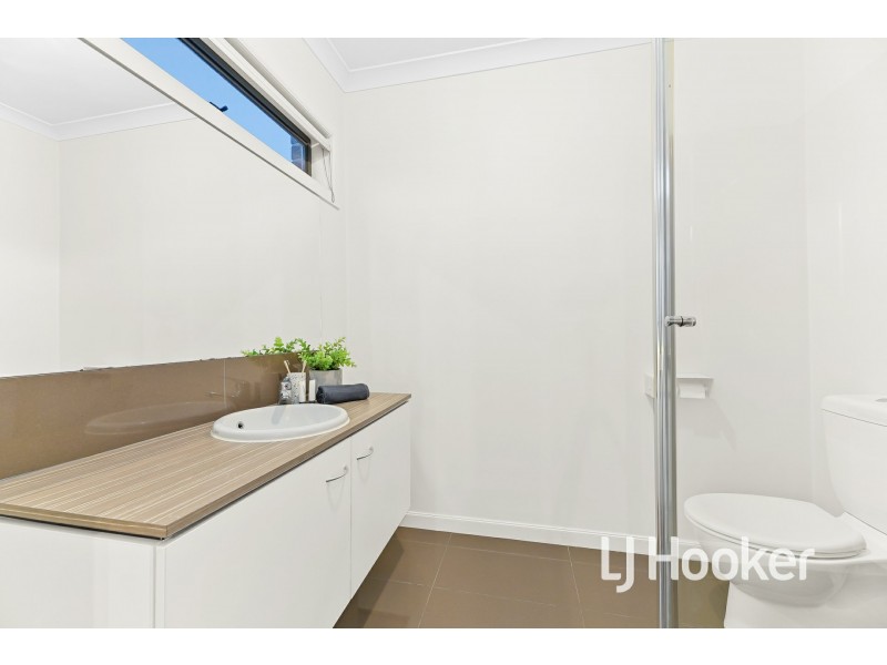 13 Sheldon Drive, Berwick VIC 3806