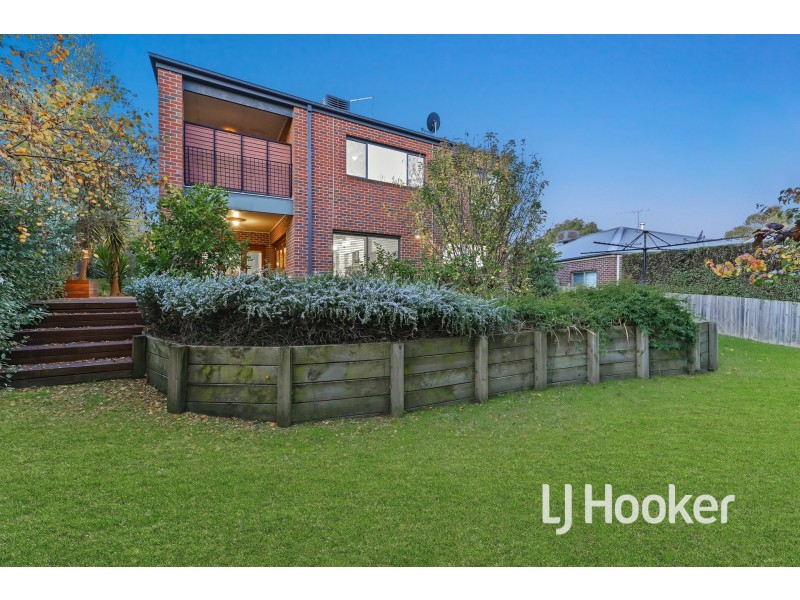 13 Sheldon Drive, Berwick VIC 3806