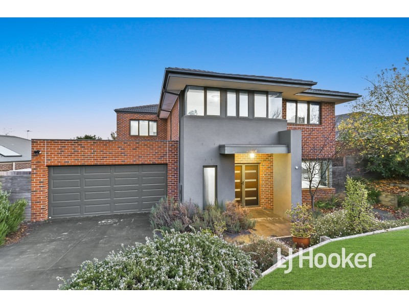 13 Sheldon Drive, Berwick VIC 3806