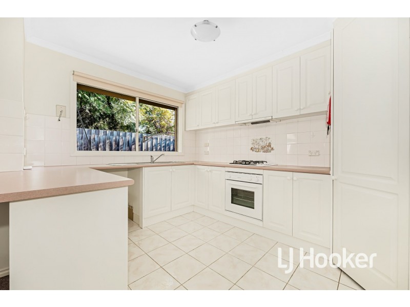 3/9 Henty Street, Pakenham VIC 3810
