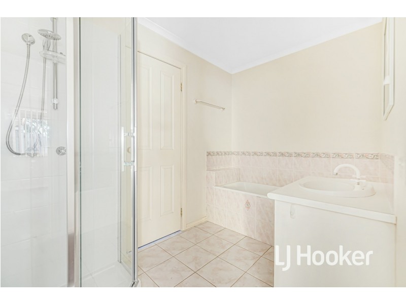 3/9 Henty Street, Pakenham VIC 3810