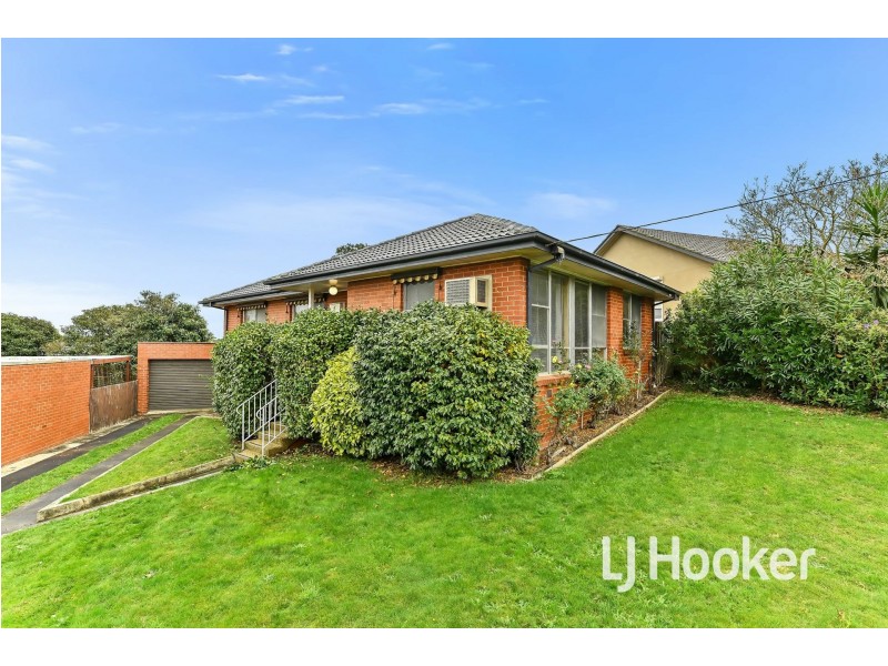 13 Deveney Street, Pakenham VIC 3810