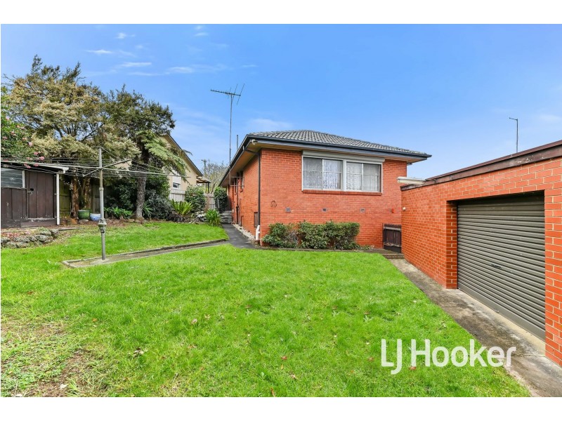 13 Deveney Street, Pakenham VIC 3810