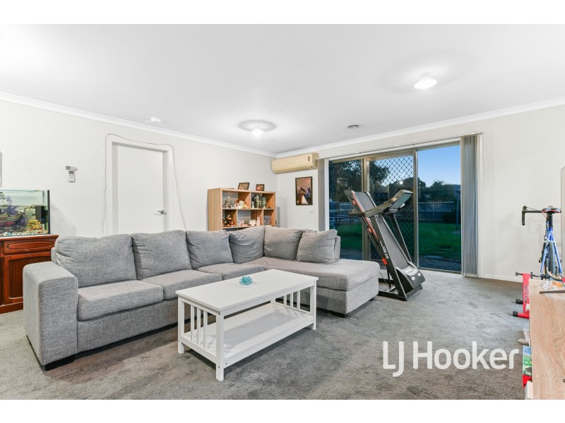 52 Devine Drive, Pakenham VIC 3810