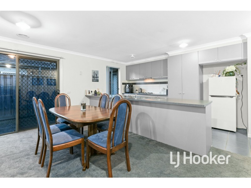 52 Devine Drive, Pakenham VIC 3810