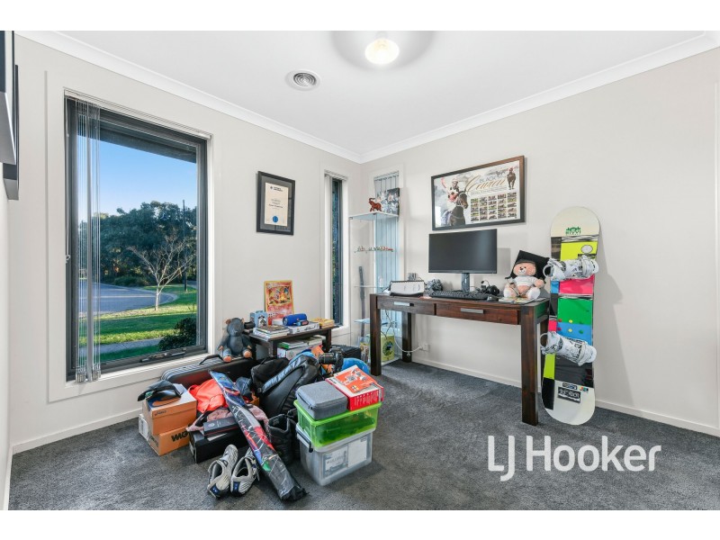 52 Devine Drive, Pakenham VIC 3810