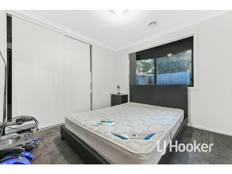 52 Devine Drive, Pakenham VIC 3810