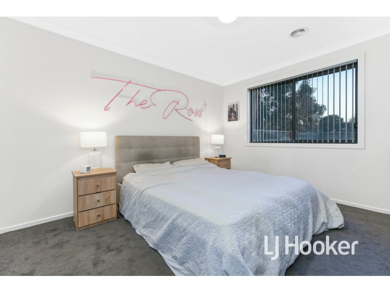 52 Devine Drive, Pakenham VIC 3810