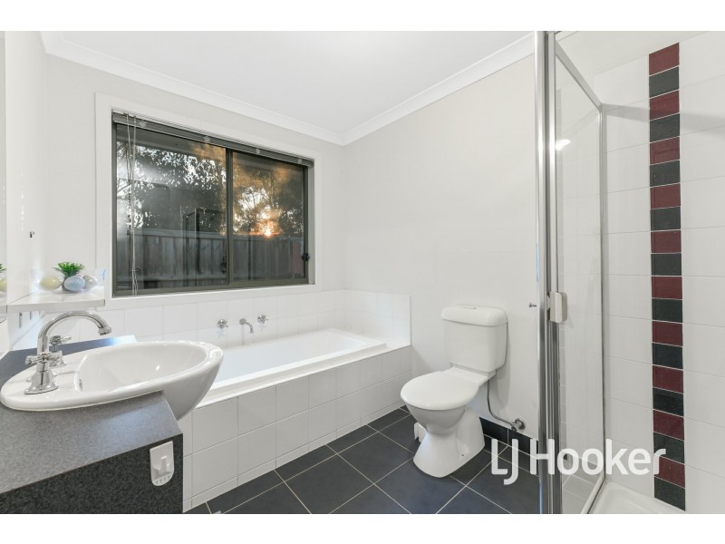 52 Devine Drive, Pakenham VIC 3810