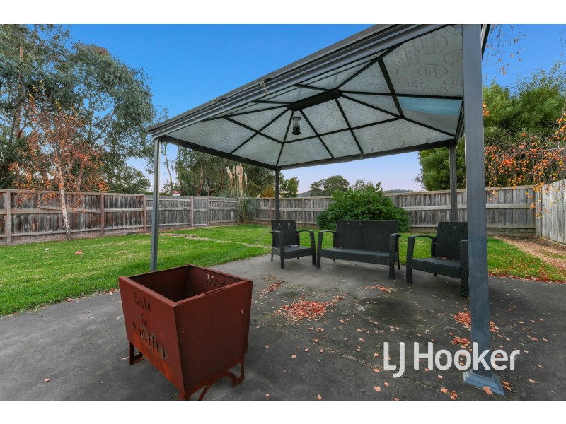 52 Devine Drive, Pakenham VIC 3810