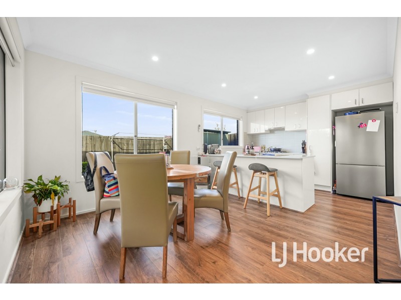 64 Mulcahy Road, Pakenham VIC 3810