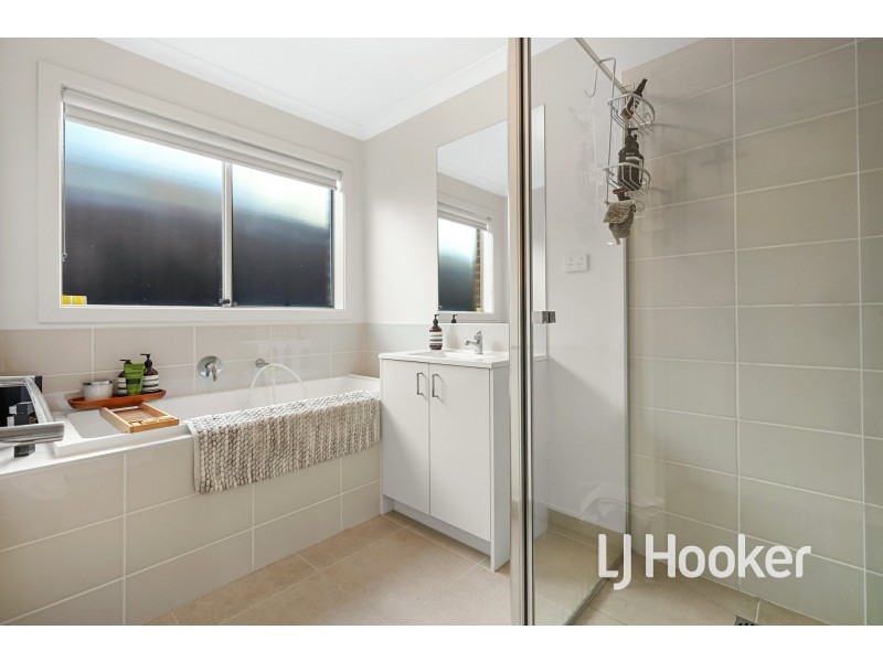 64 Mulcahy Road, Pakenham VIC 3810