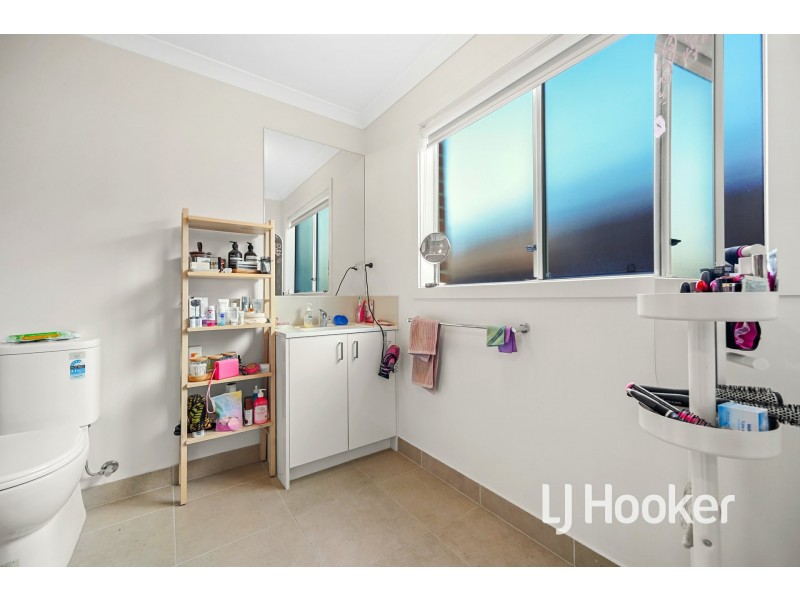 64 Mulcahy Road, Pakenham VIC 3810