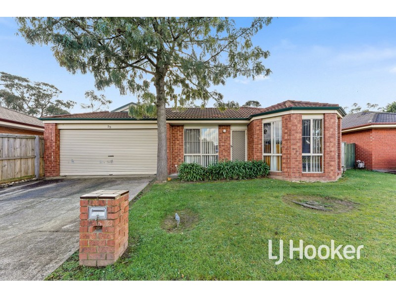 33 Maria Crescent, Pakenham VIC 3810