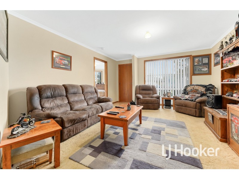 33 Maria Crescent, Pakenham VIC 3810