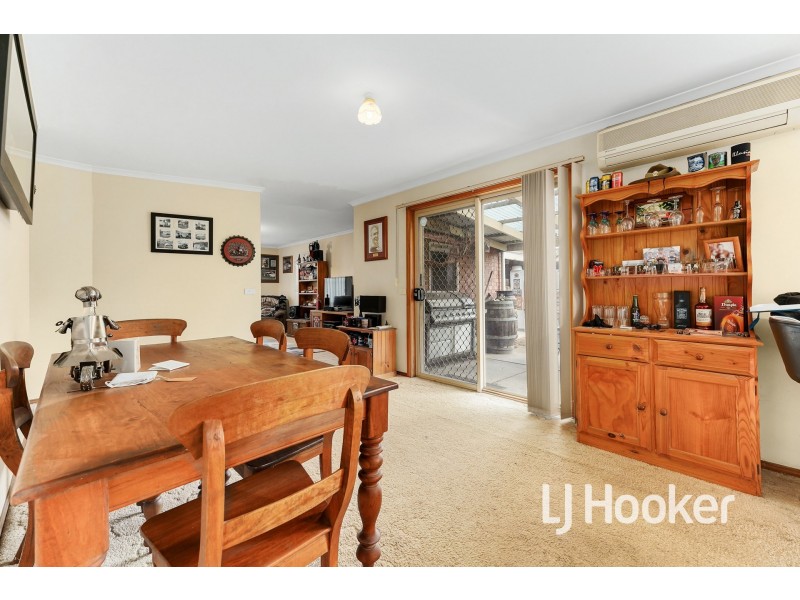 33 Maria Crescent, Pakenham VIC 3810