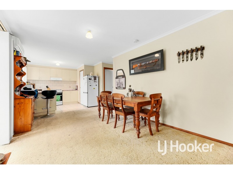 33 Maria Crescent, Pakenham VIC 3810