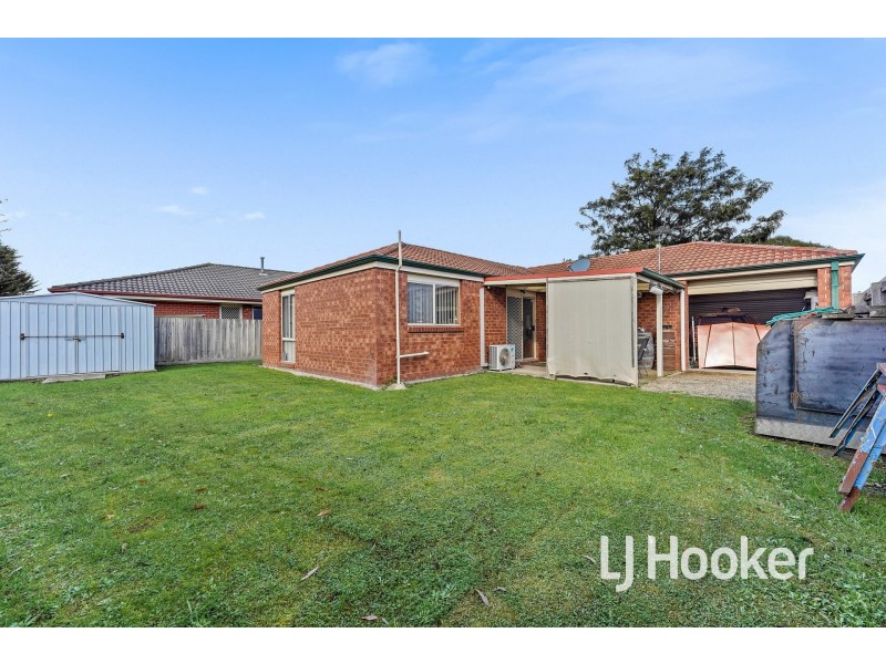 33 Maria Crescent, Pakenham VIC 3810