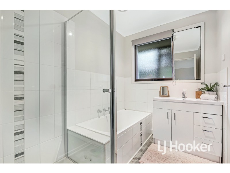 8 Gregory Court, Pakenham VIC 3810